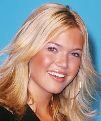 Mandy moore has come a long way! Mandy Moore Hair Makeup Trends Looks Over The Years