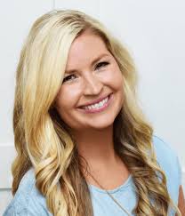 Karyn Thomas's Instagram, Twitter & Facebook