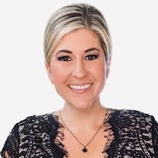 Karen Eckes's Instagram, Twitter & Facebook