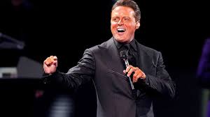 La conductora reaccionó con humor después de que roxy vázquez contó la exigencia del artista. Luis Miguel Fue Operado De Urgencia Luego De Sufrir Una Fuerte Caida Tn