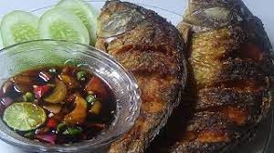 Lumuri bumbu halus pada ikan yg telah dibersihkan sampai merata dan kebagian dalam ikan juga. Ikan Mas Sambal Kecap Resep Ikan Mas Goreng Sambal Kecap Pedas Youtube