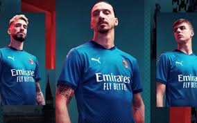 Seconda maglia 2021/22 con la mappa di sei città. Il Milan Presenta La Terza Maglia 2020 2021 Le Immagini In Esclusiva