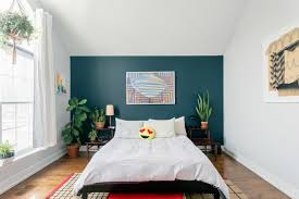 Survey Back Sleepers Are More Likely To Wake Up Feeling Motivated Teal Accent Walls Bedroom Design Couple Bedroom