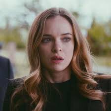 Since Iris is obviously not the answer who's your preferred flash ship (not  all have dated the scarlet speedster) : r/FlashTV