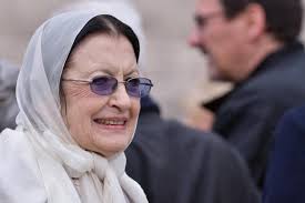 Tra i tanti commenti di cordoglio, anche quello di vladimir luxuria che per ricorda così la diva della danza. Jbay161hgb6gvm