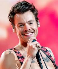 MI HOMBRE HERMOSO 💚 . @harrystyles 💚💚  🏡🍒⚡🎤🏳️‍🌈🌴💙🎊🕯️🛐🎗️🔥💚❤️‍🔥 . . #Harry #LoveHarryStyles  #LoveIsLove #HarryStyles #HarryTomlinson #LoveOnTour #LoveOfMyLife #Harold  #Styles #Proud #Larry #FineLine #HarrysHouse #ProudOfYou #Lot21 ...