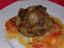 Ajoutez dans la cocotte les morceaux de queue de bœuf, le bouquet garni, mouillez avec la marinade et ajoutez 40 cl d'eau. Les Meilleures Recettes De Queue De Boeuf