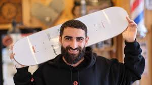 „ich weiß gar nicht, warum skateboard nicht schon länger olympisch wie skateboard bei olympia funktioniert und was skater aus bremerhaven noch sagen. Skateboarding Umit Akbulut Verschiebt Olympiatraum Weser Kurier