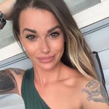 Are there any mini family photo sessions available in the next few months?