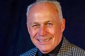 Frank Sinatra's opening act Tom Dreesen gives Finedon singer Mel Peake a  stunning review