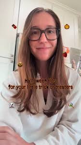 Larissa Block's Instagram, Twitter & Facebook