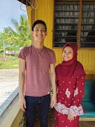 Mencari baju nikah simple untuk hari istimewa anda nanti? Viral Gadis Pakai Baju Kurung Simple T Shirt Di Majlis Pertunangan