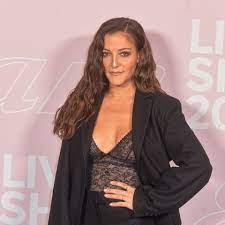 Damien et sa sœur mélanie ont vécu une enfance heureuse, bercée par les engagements militants de leurs parents. Camille Lellouche A Souffert Durant The Voice Je Vomissais Avant De Monter Sur Scene Gala