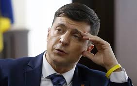Не стій осторонь — приєднуйся до моєї команди! Vladimir Zelenskij Temnaya Loshadka Vo Glave Izbiratelnogo Galopa Tass