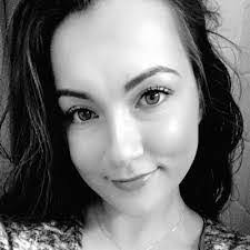 Karen Ellinger's Instagram, Twitter & Facebook