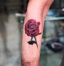 The colors are strikingly beautiful, and the style reminds me of realistic paintings of flowers. Rose Rosetattoo Realism Tattoo Experience Crew Facebook