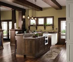 Do you think mission style kitchen cabinets quarter sawn oak appears nice? Quartersawn Oak Cabinets In Rustic Kitchen Decora