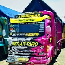 Pengendara motor menabrak truk dari arah depan diduga ngantuk. 49 Ide Yang Saya Simpan Di 2021 Truk Besar Konsep Mobil Mobil