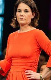 Als Parteichef Robert Habeck Vor Wenigen Wochen Mit Seiner Amtskollegin Annalena Baerbock Den Startkonvent Zur Grun Annalena Baerbock Bundnis 90 Die Grunen Bar