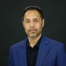 Conversations, conversations, and more conversations. "Bigger Than Us  guests have raised a collective $4 billion." Jason Croft 🏔Erin Gregor  Julian Placino https://lnkd.in/g9EMBf6e