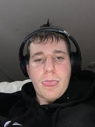 Amber Tomkinson's Instagram, Twitter & Facebook