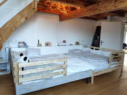 Familienbett selbst bauen bauanleitung emma air matratze. Diy Familienbett
