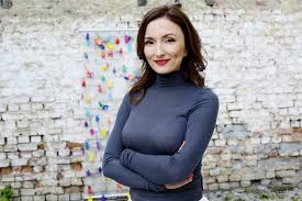 Pro tv a difuzat 24 de ore pe zi și a obținut o audiență medie toată ziua de 16,5% în 2008. Paula Herlo Imi Doresc Sa Apuc Ziua In Care Sa Spun Din Tot Sufletul Romania Te