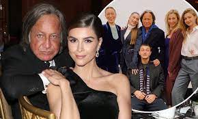 Mohamed hadid was born on november 6, 1948 in nazareth, palestine as mohamed anwar hadid. Mohamed Hadid Splits From Shiva Safai Because She Wanted To Have Kids And He Didn T Daily Mail Online