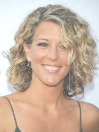 Pin By נוי סקאל On New Do S In 2020 Short Curly Hairstyles For Women Hair Styles For Women Over 50 Haircuts For Curly Hair