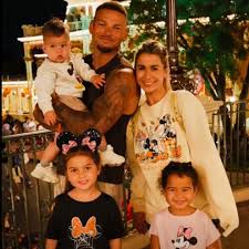 Congrats to Kane Brown's daughter Kingsley who celebrated her 6th birthday  at Disney World!! #KaneBrownFamily #kingsleyrosebrown #kanebrown