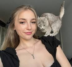 Meet the tiny cat with feline dwarfism that will forever look like a kitten 