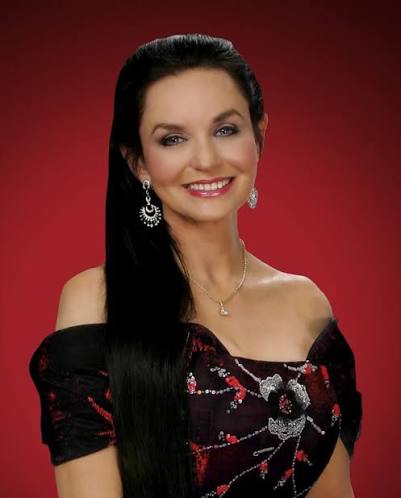Sad Ending Of Crystal Gayle Will Disturb You 🌙 She was the voice behind  timeless hits like “Don't It Make My Brown Eyes Blue,” a shining star of  1970s country-pop crossover fame.