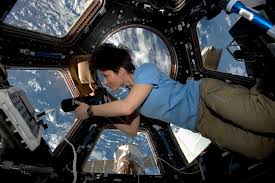 Mattel sta creando una nuova barbie con le sembianze dell'astronauta samantha cristoforetti che spingerà le bambine a interessarsi alla scienza. The Latest Barbie Celebrates Women In Space