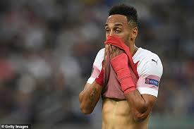 Der stürmer, der auch die französische und die spanische staatsbürgerschaft besitzt, ist spielführer und rekordtorschütze der gabunischen nationalmannschaft Pierre Emerick Aubameyang Contracts Covid Days Before Afcon After He S Seen Partying In Dubai Daily Mail Online
