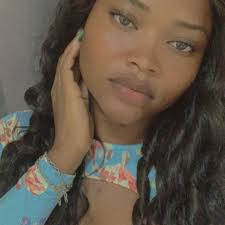 I finally meet with the s€cret admirer who has been sending gifts through  my friend