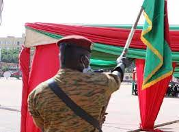 On dénombre également un français, une canadienne, un sénégalais, un nigérian, un libanais, un turc et deux koweïtiennes, selon les autorités. Burkina Plus De 100 Civils Tues Deuil National Dans Le Pays Africa Guinee Actualite Sur La Guinee Et L Afrique