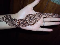 It is also looking to beautiful and decent. 23 Beautiful Henna Mehndi Design Ideas For You 3