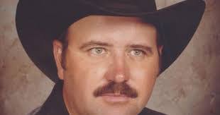 Carolyn Mckee's Instagram, Twitter & Facebook