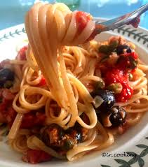 Si faccia quindi un altro strato di pesci interi se piccoli, a pezzi se grossi. Menu Del Giovedi E Sabato Santo Di Pasqua A Napoli