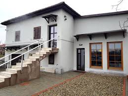 Centru are o capacitate de 15 persoane, avînd camere de 2 și 3 paturi echipate si dotate modern (mobilier nou, tv satelit, internet). Stiri Si Informatii De Ultima Ora Din Judetul Hunedoara Mesagerul Hunedorean