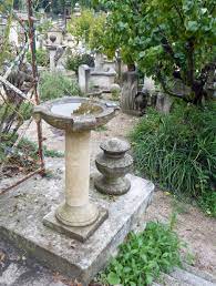 bain a oiseau vasque sur pied en pierre d estaillades creation atelier alain bidal pierres jardin jardins vasque pierre