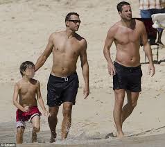 Explore tweets of andriy shevchenko @jksheva7 on twitter. Jamie Redknapp Bumps Into Andriy Shevchenko As They Soak Up The Sun In Barbados Daily Mail Online