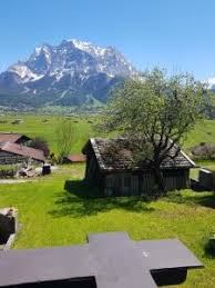 Located near the slopes, this lermoos apartment building is in the mountains and within 6 mi (10 km) of ehrwalder alm cable car, zugspitze, and fern pass. Haus Montana Lermoos Ab 77 Agoda Com