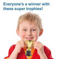 Baker Ross P670 Gold Trophies (Pack of 6) Kids Party Fillers Small Toys,  Prizes, Rewards and Games : Amazon.co.uk: Sports & Outdoors