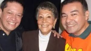 En mi aventura como actor en la especialidad artística del doblaje de voz,  he tomado muchas fotos de momentos especiales con gente especial. Está foto  es un ejemplo, tomada enlace sala de