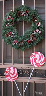 This chocolate candy dessert is easy to make and festive looking, perfect for the holiday but delicious any time of year. Diy Peppermint Lollipops Christmas Decor Mom Endeavors