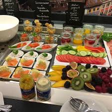 A breakfast buffet is provided each morning at hotel deutsches haus. Ontbijt Bild Von Hotel Deutsches Haus Bonn Tripadvisor