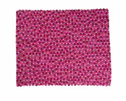 Kelim teppiche von hand gewoben aus schurwolle tolle auswahl an unterschiedlichen designs top qualitat fair trade jetzt shoppen. Fair Trade Felt Balls Teppich Aus Nepal In Fresh Pink Farben Online Kauf