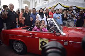 With the successful debut this year, the international ipoh fashion week (iifw) will be back on a bigger and grander scale next year. Ipoh Cultural Parade 2017 Diiktiraf Terbesar Di Malaysia Suara Perak