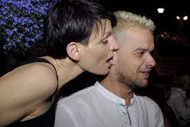 Dowiemy się także, jak znosił obelgi ze względu na orientację seksualną. Michal Pirog Woli Kobiety Zdjecia